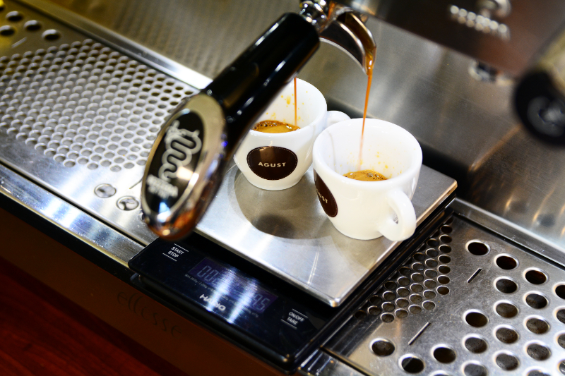 Trzecia fala kawowych utensyliów i idealne espresso.