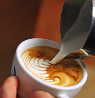 Jak rysować na kawie, czyli latte art dla początkujących