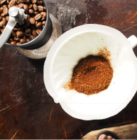 Ręczny młynek, ceramiczny dripper i kawa speciality, czyli najprostszy sposób na małą czarną doskonałą